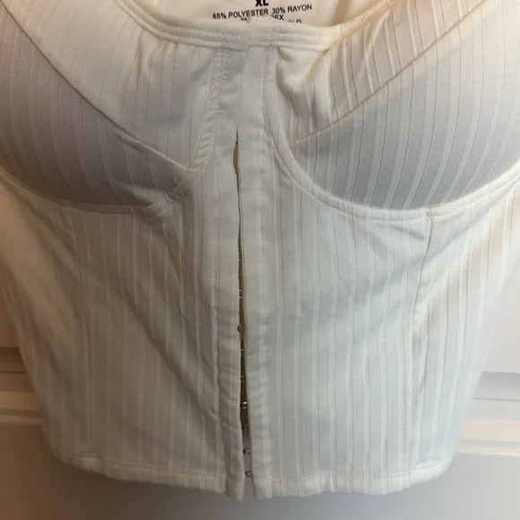 White Crop Top size XL - Picture 3 of 4